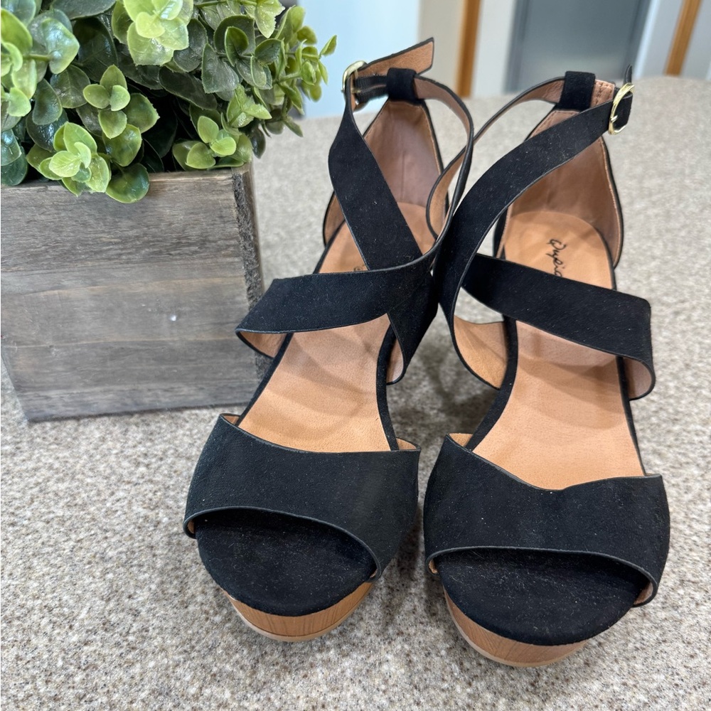 Qupid Black Strappy Sandals